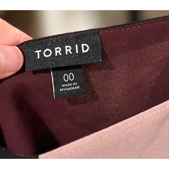 Torrid Geometric Print Flowy Tank Top Blouse - Picture 4 of 6